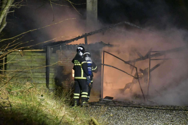 Massive flammer hærger midtjysk adresse