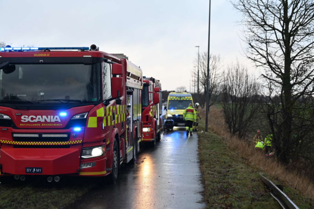 Ældre mand falder ned ad skrænt