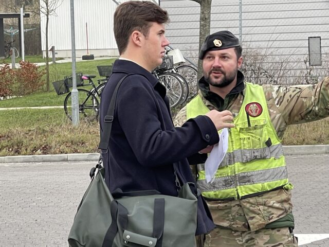 Se billederne: Prins Christians første dag i militæret