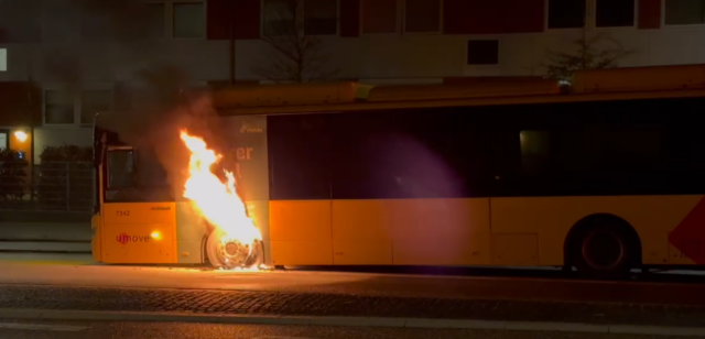 A-bus i flammer på Vestegnen