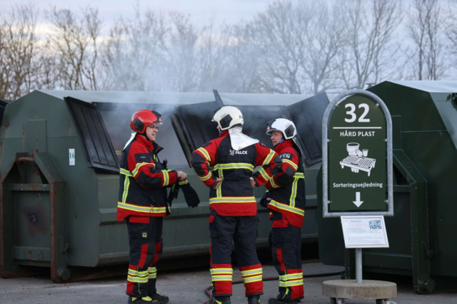 Langeland: Brand bryder ud på genbrugsplads