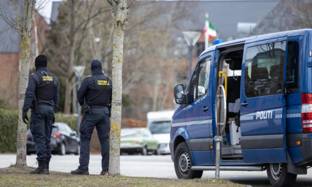 Voldsom gruppevoldtægt filmet: Kvinde blev fastholdt af to mænd imens den tredje voldtog