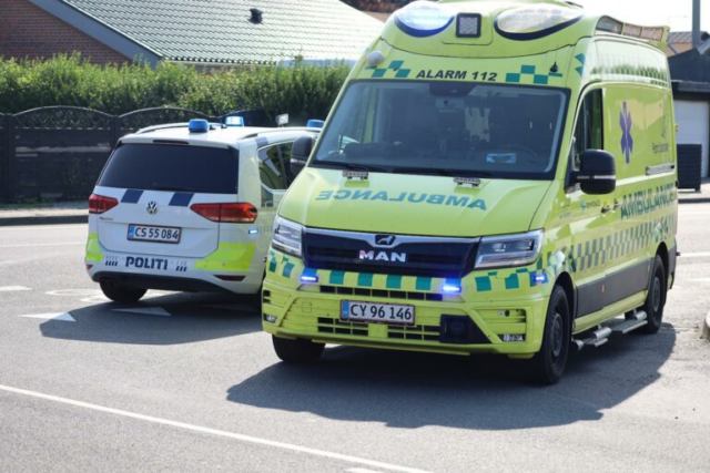 Ambulance fremme: Cyklist ryger over styret og rammer asfalten