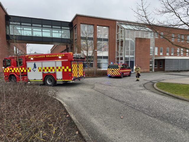 Brandvæsenet rykker ud til sygehuset