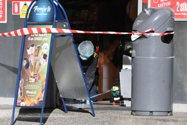 Stor politiaktion spærrer tankstation