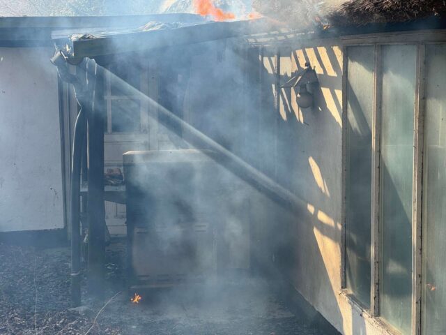 Voldsom brand i hus: Område spærret i flere timer