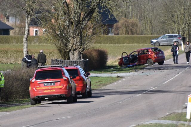 ‘Kommet alvorlig til skade’: Voldsomt uheld spærrer vej i begge retninger