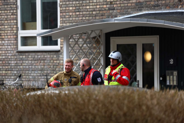 Beredskabet rykker ud til røgfyldt lejlighed