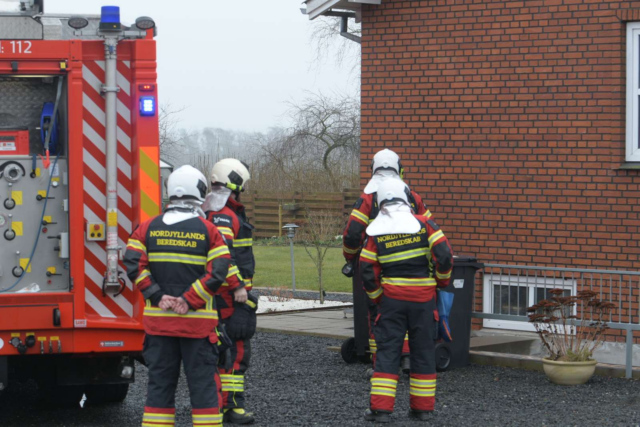 Frederikshavn: Meldinger om brand i kælder