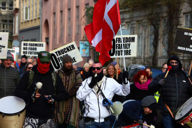 Slutter ved Christiansborg: Stor traktordemonstration i København