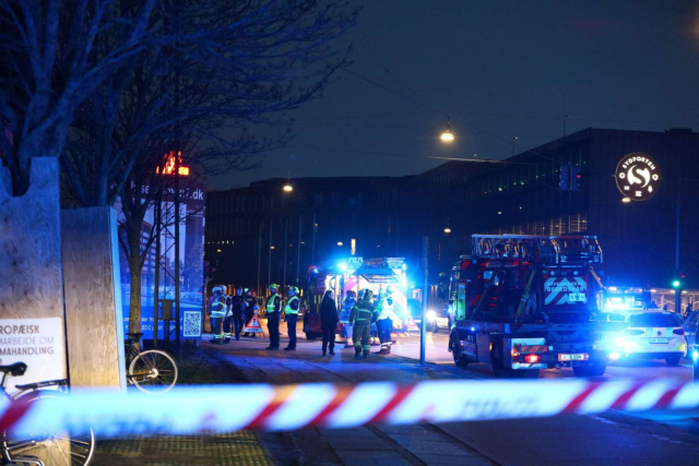 Massiv udrykning spærrer vej i København