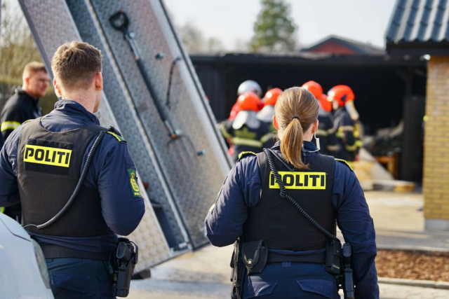 Talstærkt til stede ved brand i carport