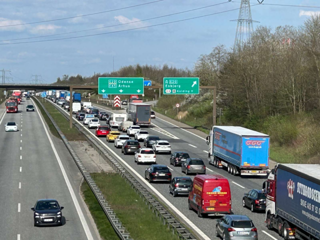 Færdselsuheld på jysk motorvej skaber lang kø