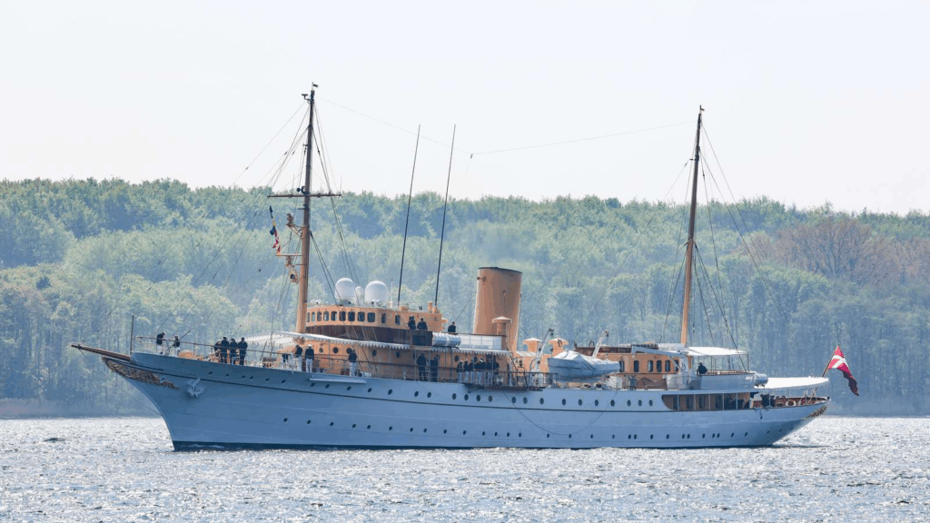 Stort Galleri Kongeskibet Dannebrog Anl ber Svendborg
