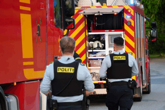 Beredskabet haster til brand ved hus