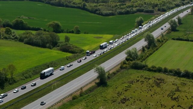 Massiv kø på motorvejen: 30 minutters forlænget rejsetid
