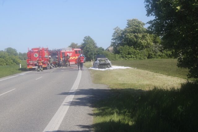 Søllested: Bil bryder i brand på vej