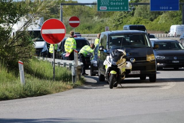 Stor politikontrol på motorvejsafkørsel