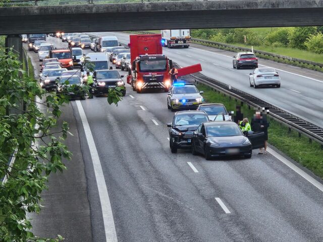 Flere biler involveret i sammenstød på motorvej