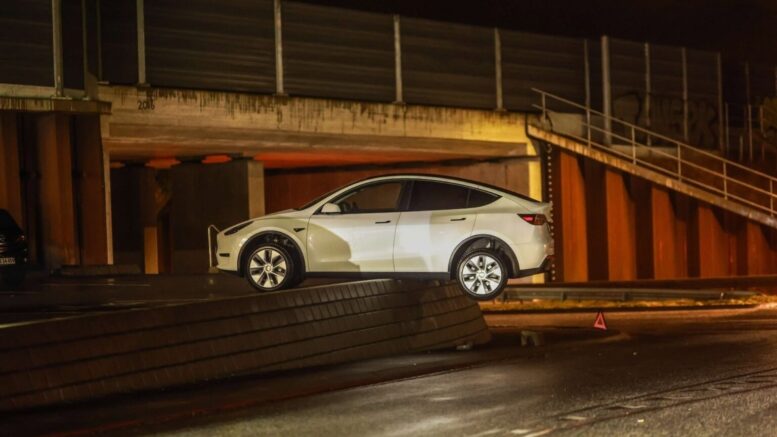 Tesla på kant