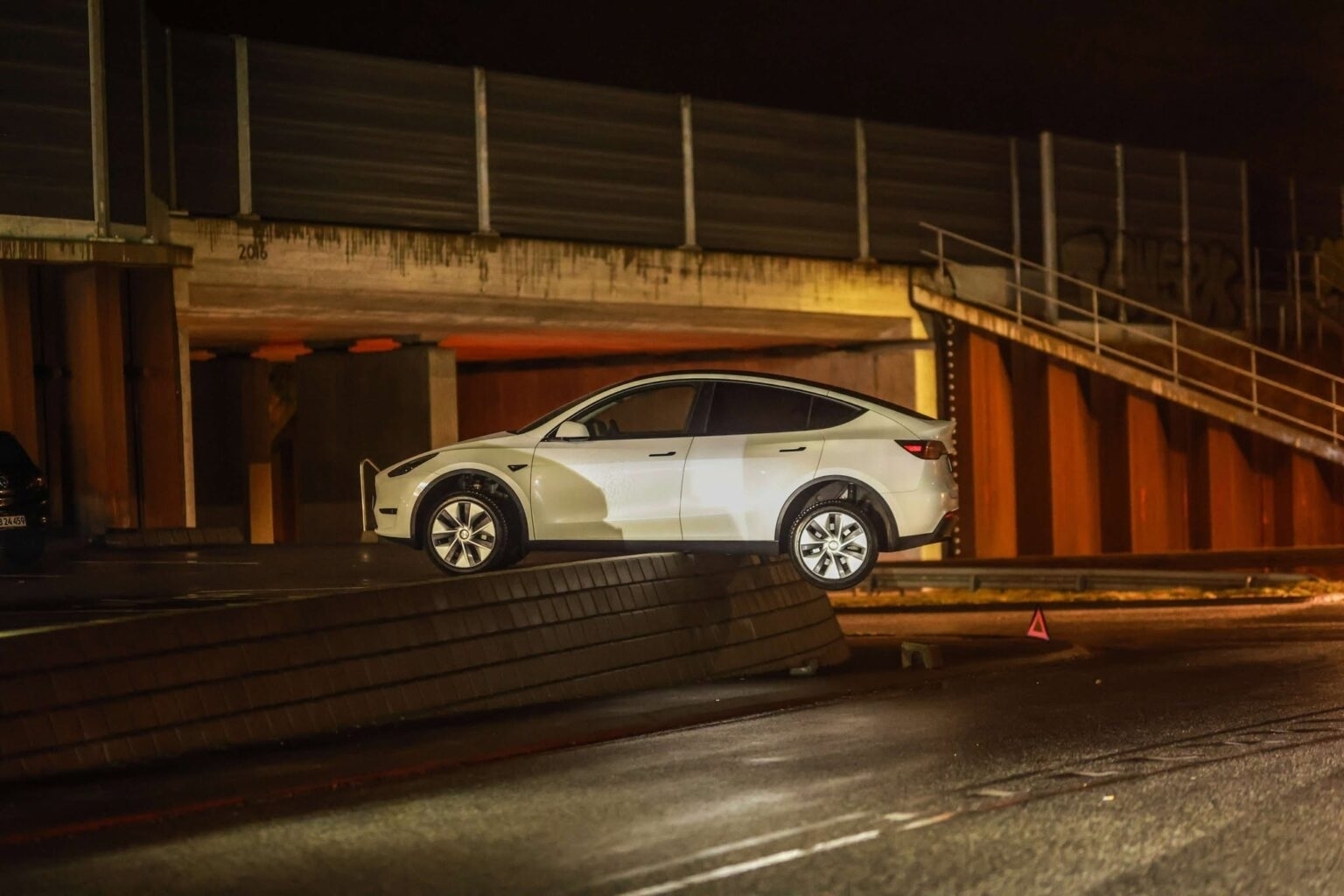 Tesla på kant