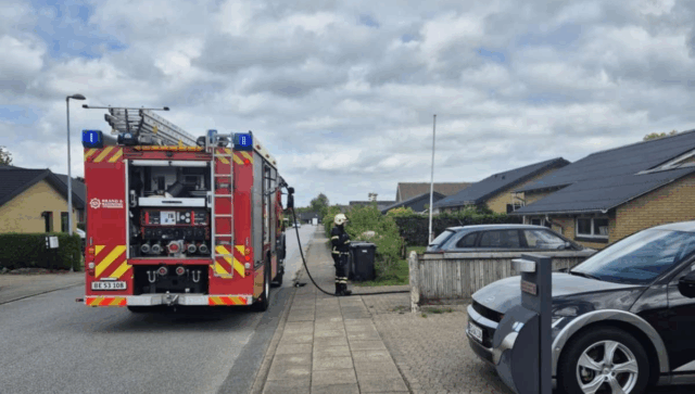 Ukrudtsbrænder starter brand på villavej