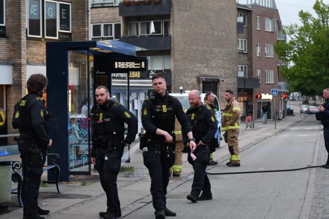 Blødende mand fundet ved busstoppested