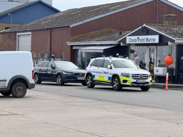 Politiet til stede på havn
