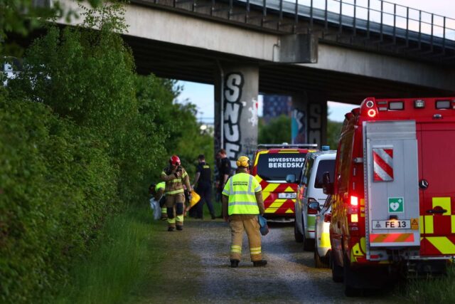Person påkørt af tog – Flere redningskøretøjer fremme