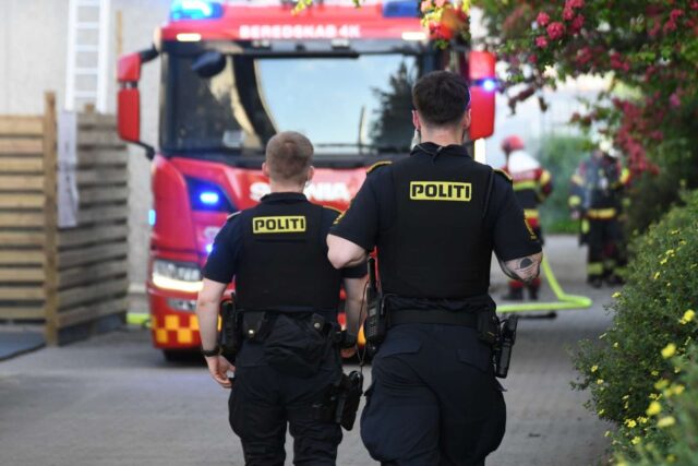 Brandvæsenet rykker talstærkt ud: Røg væltede op fra stedet