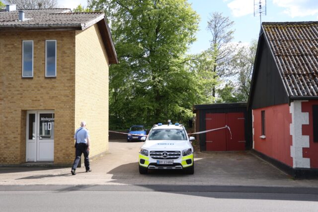 Politiet stormer adresse: Flere anholdt efter voldelig forbrydelse