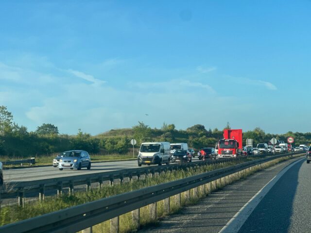 MOTORVEJ DELVIST SPÆRRET: Forvent forsinkelser