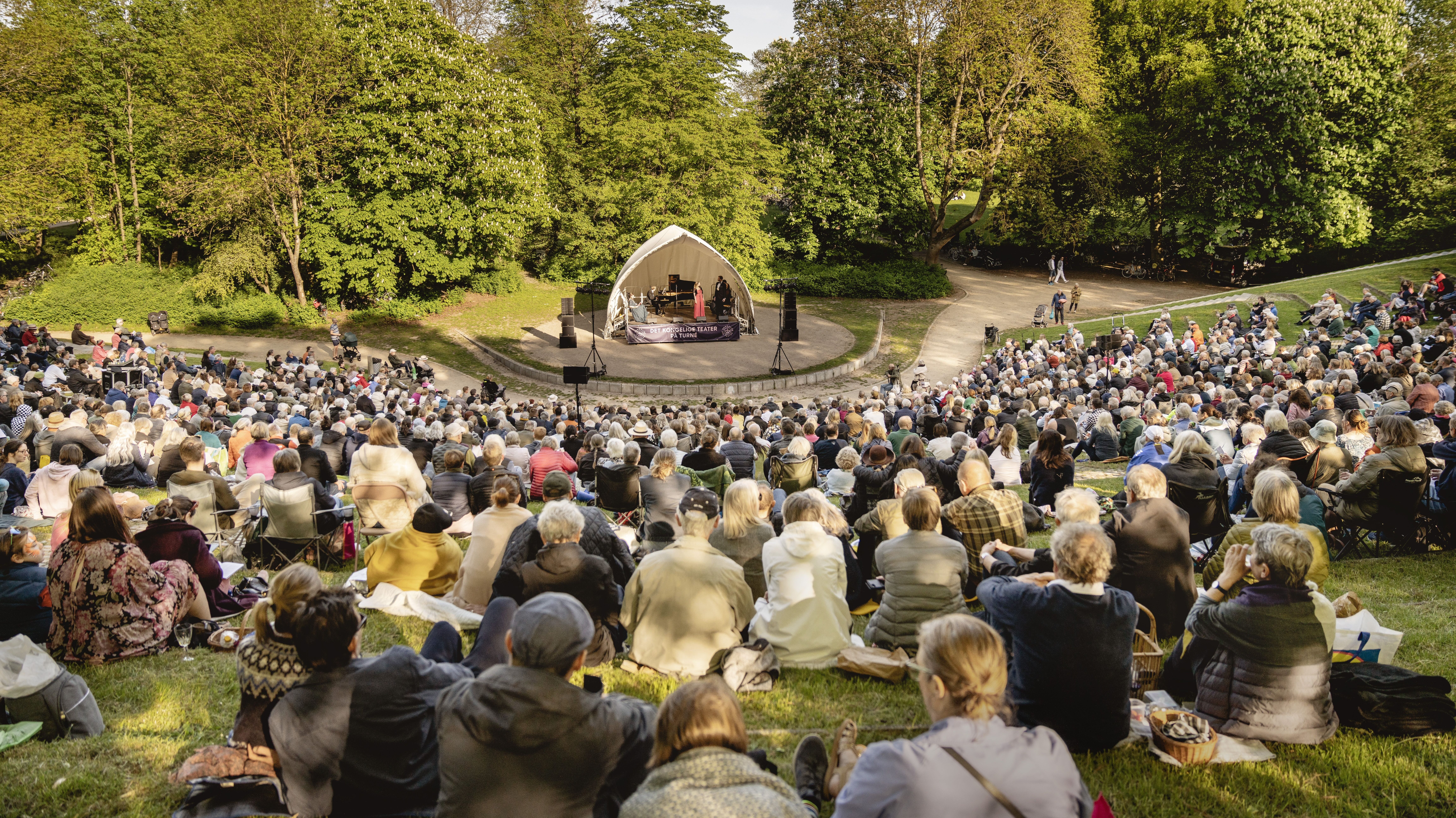 Maj med musik: Den Kongelige Opera bringer klassiske toner ud i det grønne