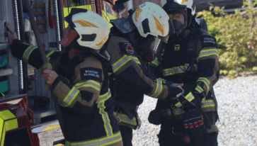 Lige nu: Voldsom brand raserer gård