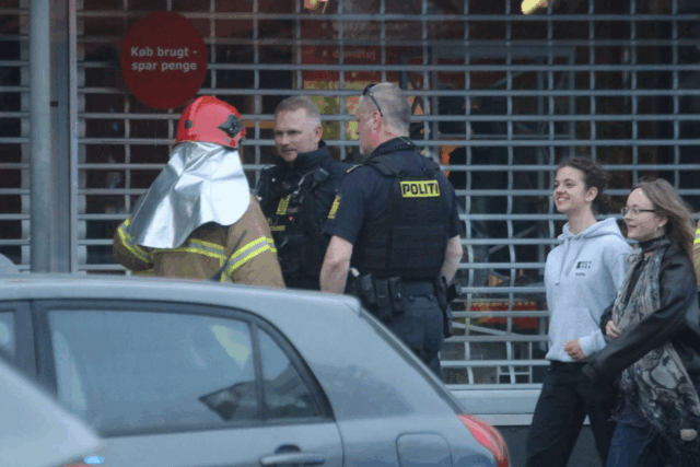 Valby: Brand bryder ud i etageejendom