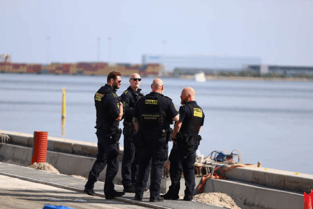 Stor udrykning til Langelinie: Dykkere i vandet