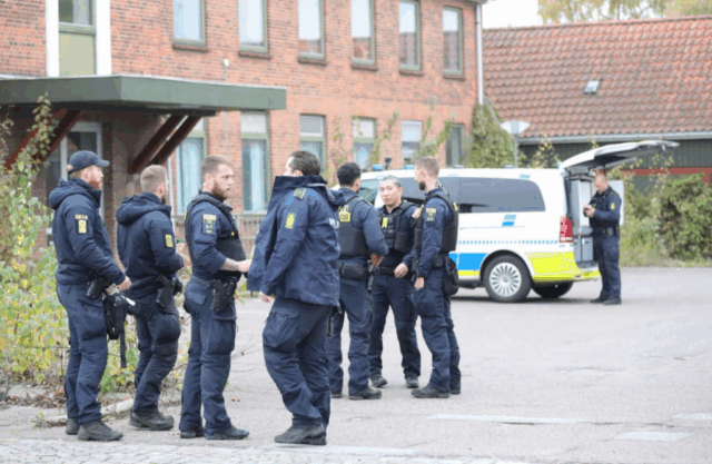Mand skudt af politiet: Hastet på hospitalet