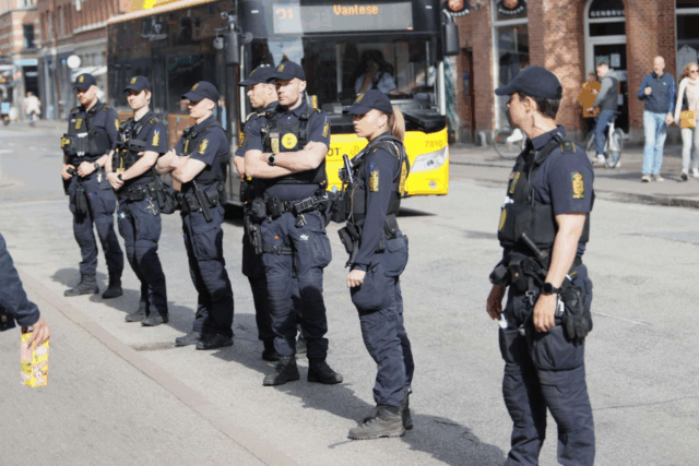 Dramatiske scener på Holmbladsgade