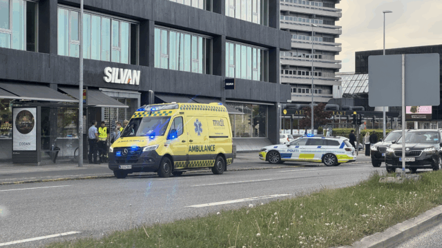 Ambulance fremme: Cyklist ramt af bil