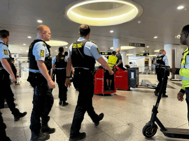 Kvinde taget med stor mængde hash i rejsekuffert