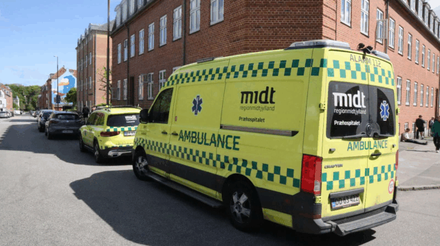 Flere ambulancer rykker med ud til brand