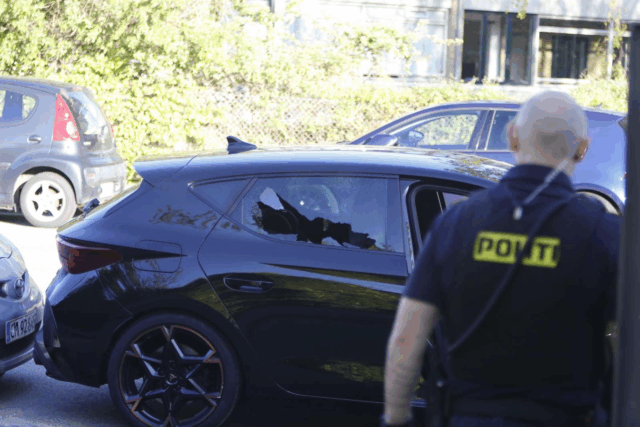 Ung mand i livsfare: Skyderi på åben gade