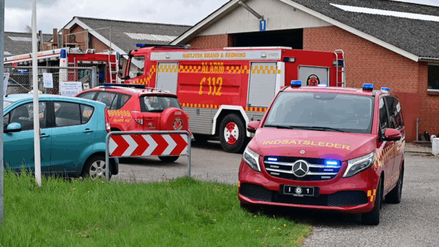 Brandvæsenet haster ud til trælast