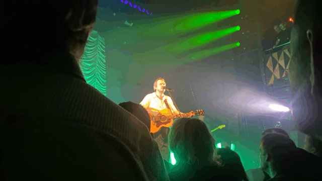Peter Sommer varmer op for rockikon