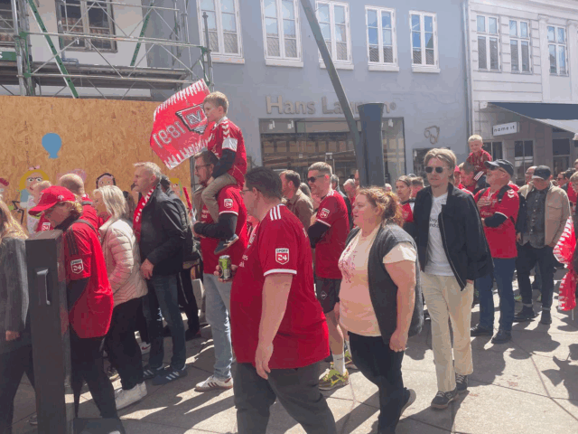 Vejle tilhængere samles i centrum før kamp