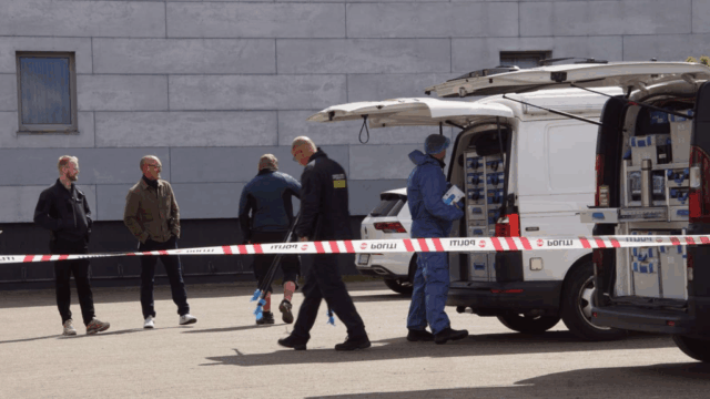 40-årig forsøger at dræbe politibetjent: Stukket flere gange med kniv