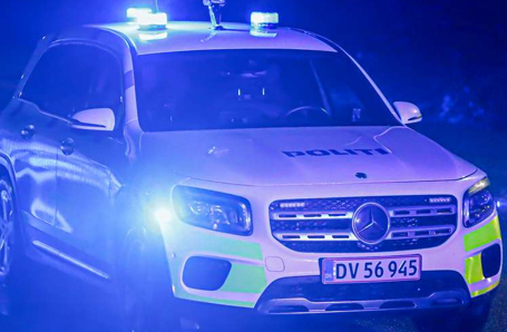 Formentligt påvirket af alkohol: Kvinde kører galt og tager flugten
