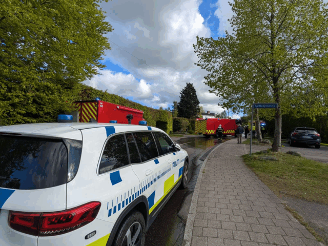 Massiv udrykning spærrer villavej
