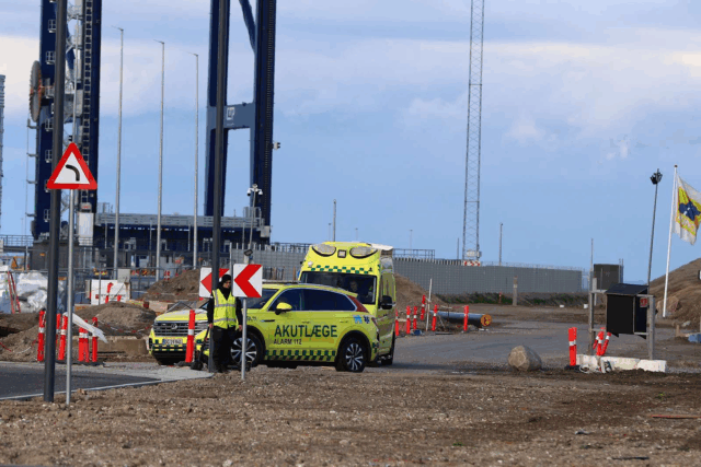 Flere personer i fare: Redningsmandskab haster ud til havn