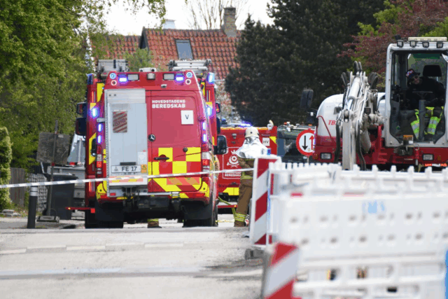 Vej spærret efter gasledningsbrud